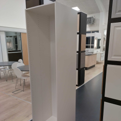 Hjskab u/lge H: 195,2 cm x D: 58,1 ( Vlg bredde under varebestilling )