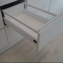 SKUFFE SOFTLUK H: 18,6 cm til 100 cm skab.