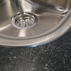 Vask 50 cm med bagplade og hanehul 